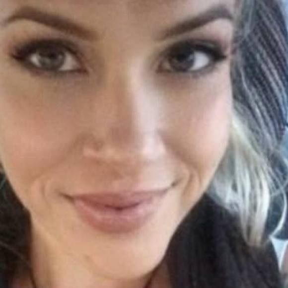 Meet your Posher, Lisa - Picture 1 of 1